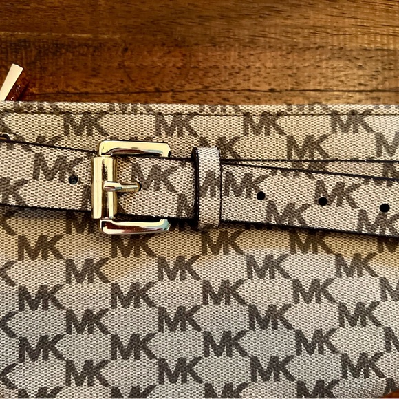 Michael Kors | Monogram Belt Bag - Picture 5 of 6